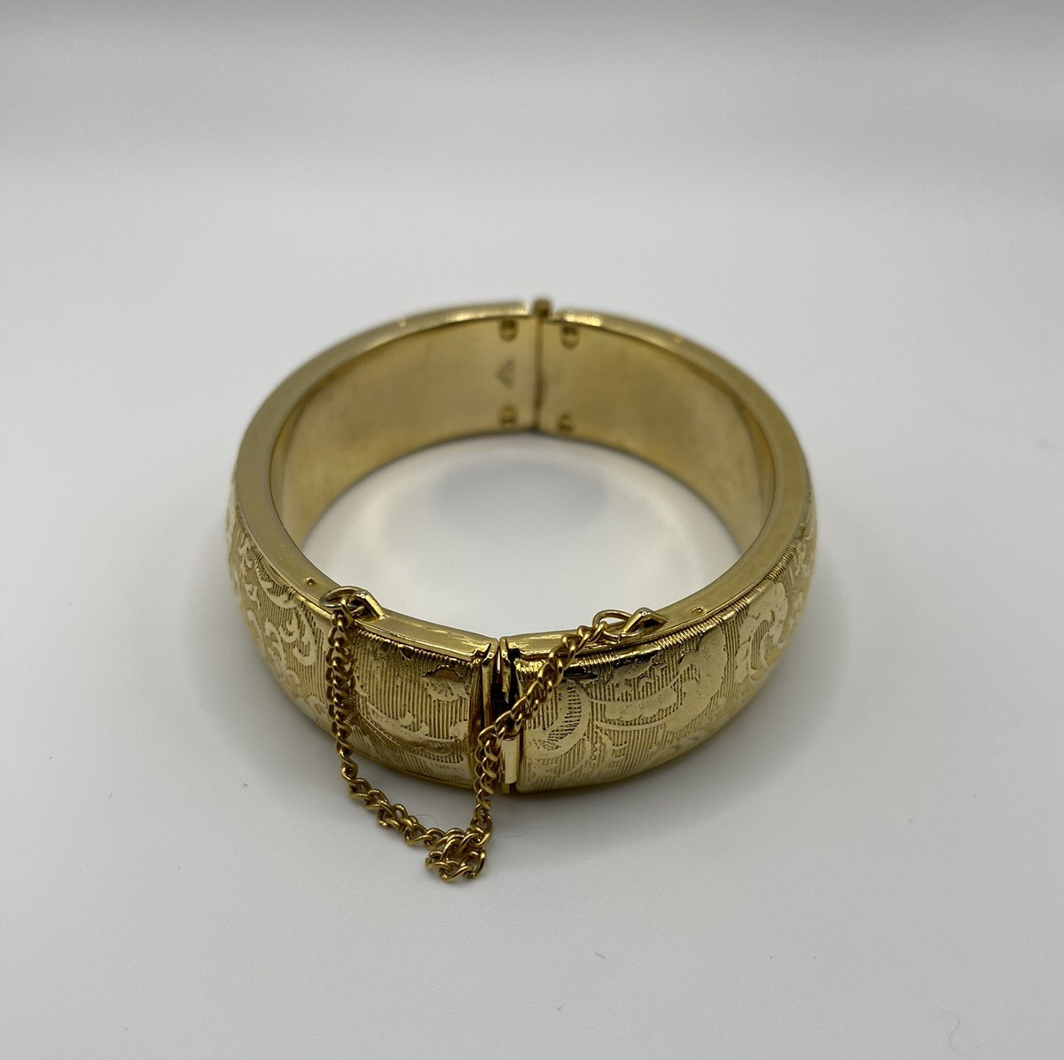 Hinge Bracelet Gold Tone Brocade Scroll Design Safety Chain Boho 2.3 x 2 in