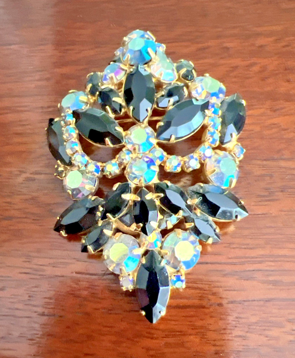 VINTAGE MCM JULIANA BLACK & AURORA BOREALIS RHINESTONE BROOCH 3″ H x 2″ W