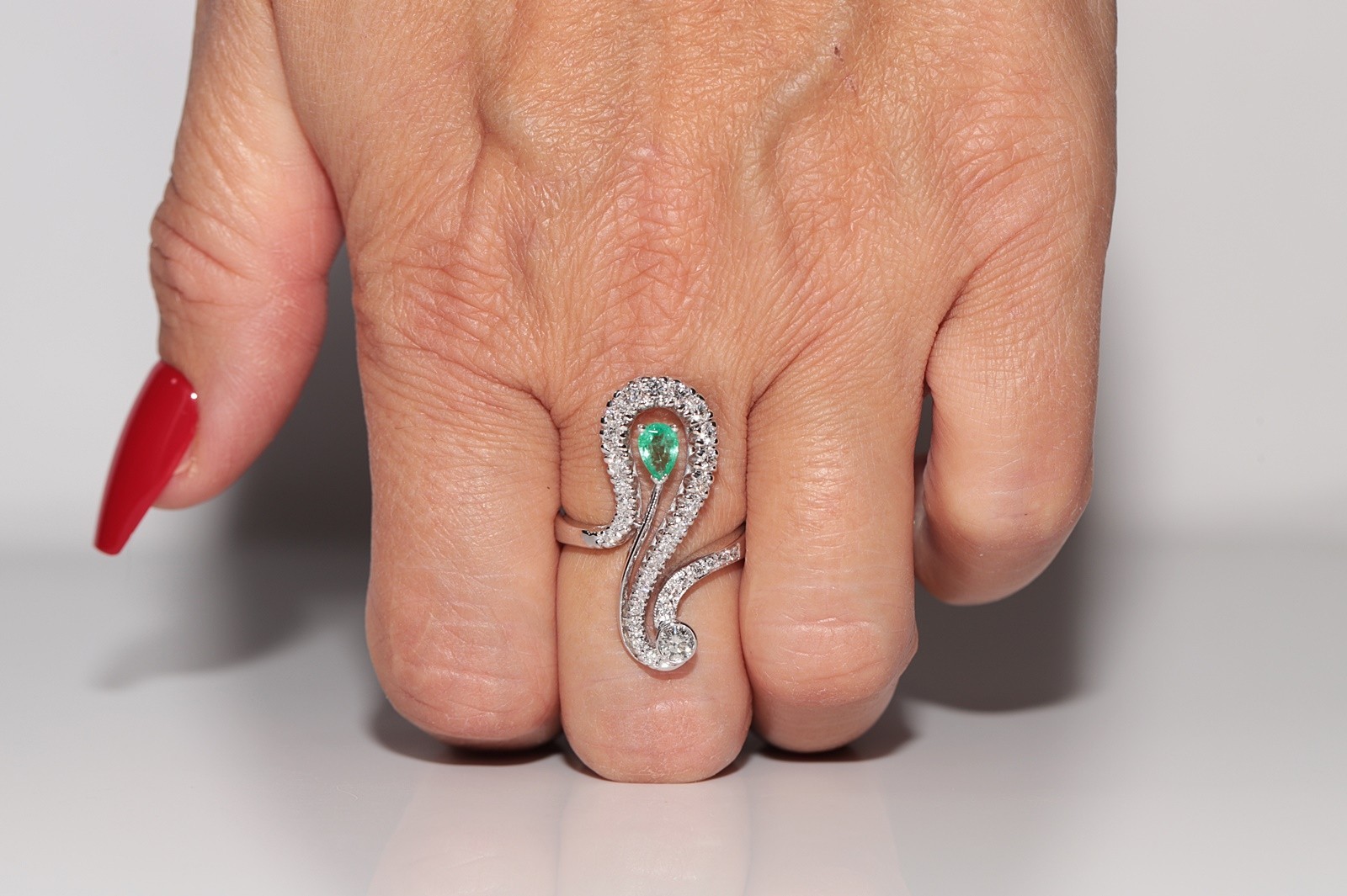 Vintage Circa 1990s 18k Gold Natural Diamond And Emerald Decorated Ring