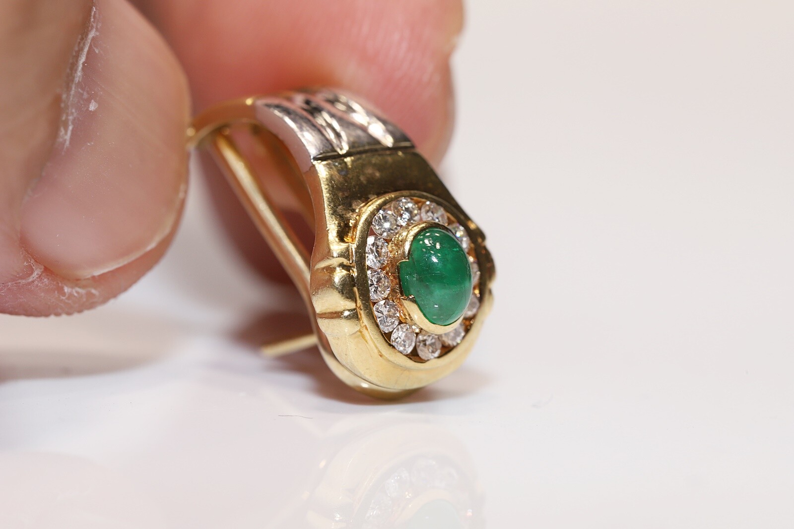 Vintage 18k Gold Natural Diamond And Cabochon Cut Emerald Earring