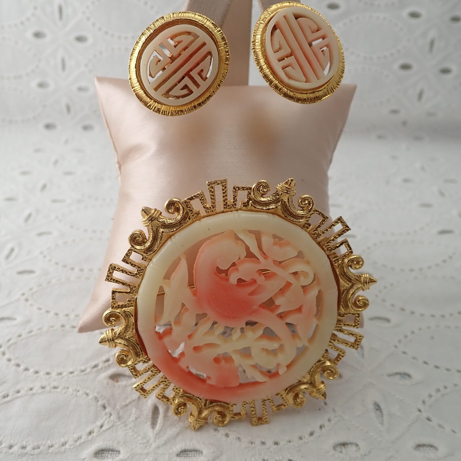 Vtg Vendome Chinese Bird Bamboo Framed Peach Resin Pin Brooch Clip Earring Set