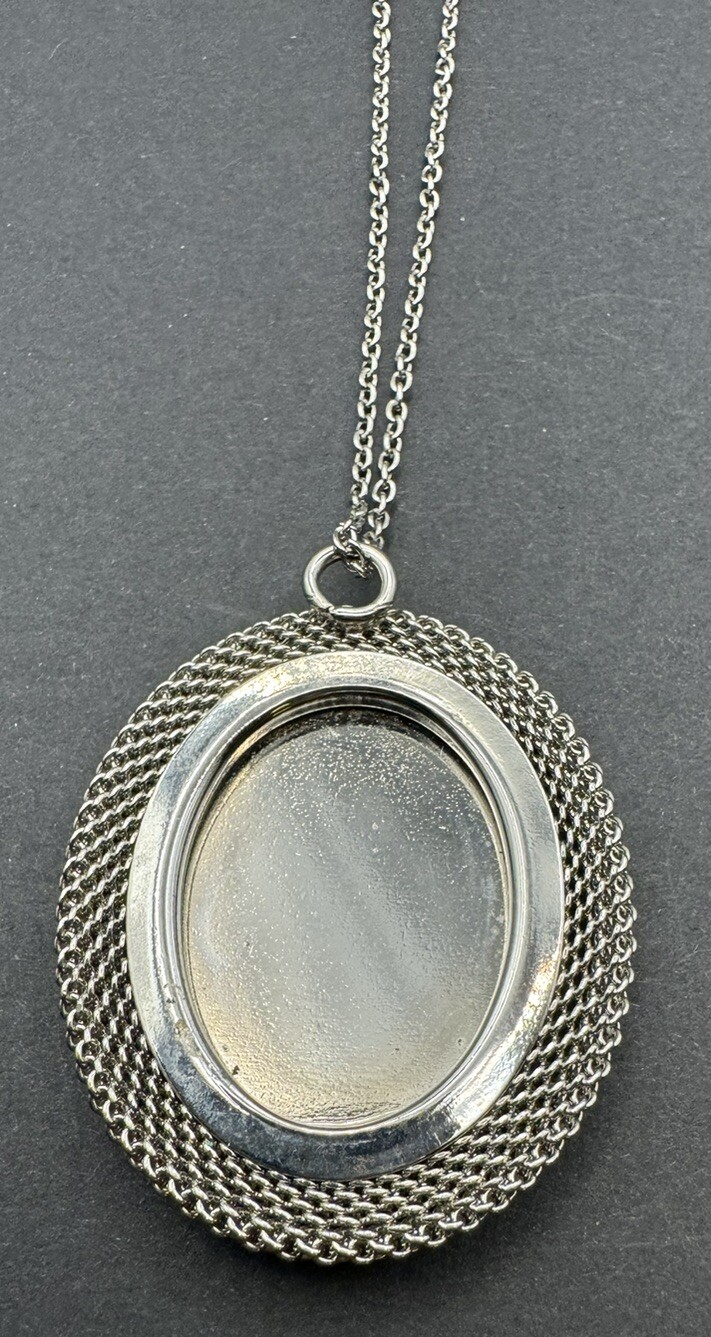 Adorable Southwestern Native American Style 17” Necklace Silver Tone Blue Bird
