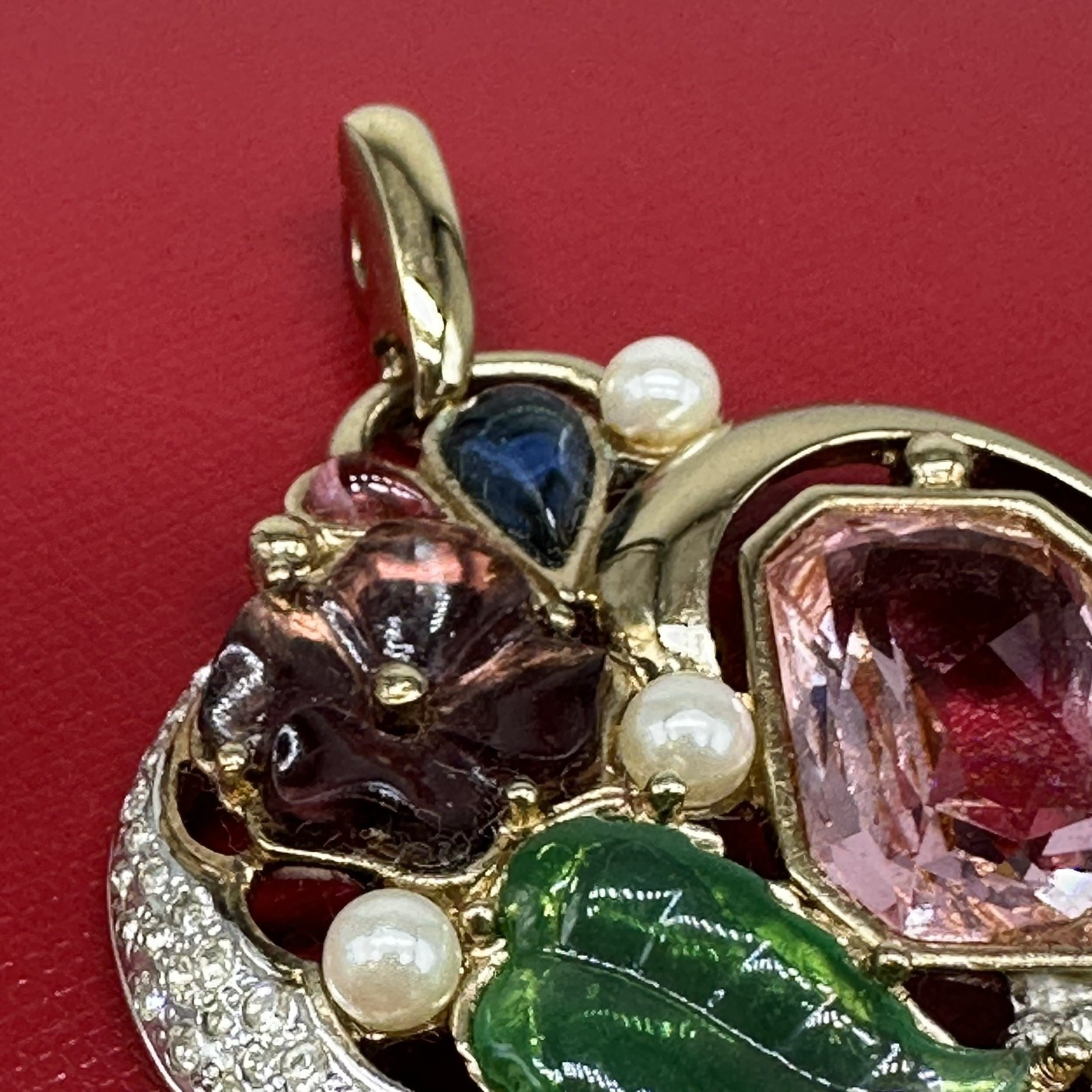 Stunning Vintage Unsigned Designer Molded Art Glass Crystal Pendant Enhancer