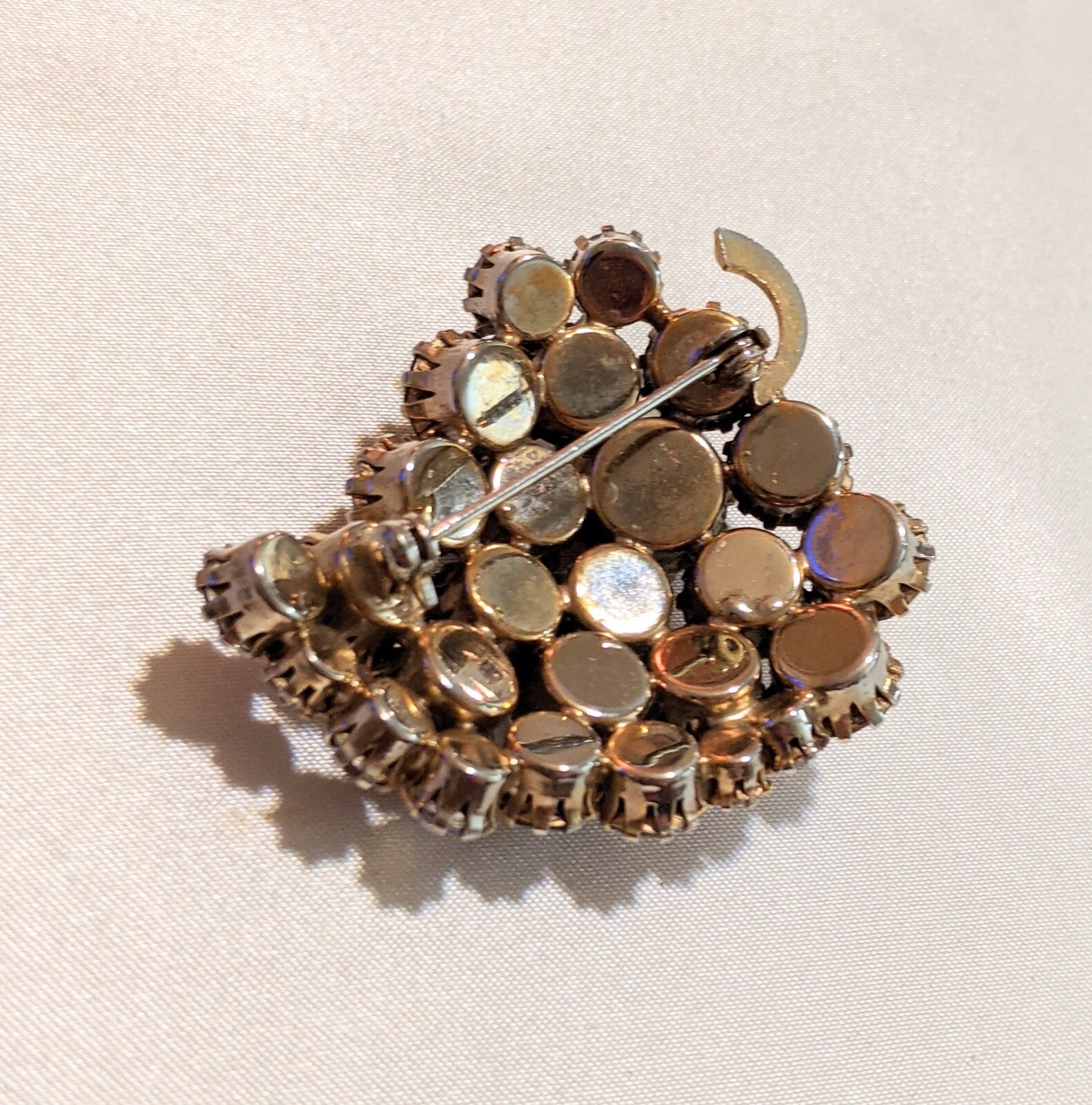 Vintage Unsigned SCHREINER AB Grapes Cluster Prong-Set Rhinestone Brooch Pin