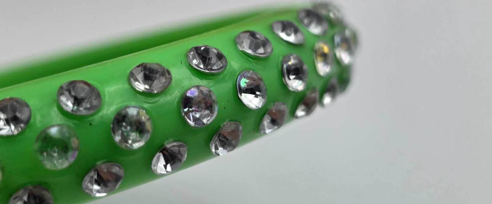 Vintage Clear Crystal Green Acrylic Bangle Bracelet 8″ Neon Lime Lucite