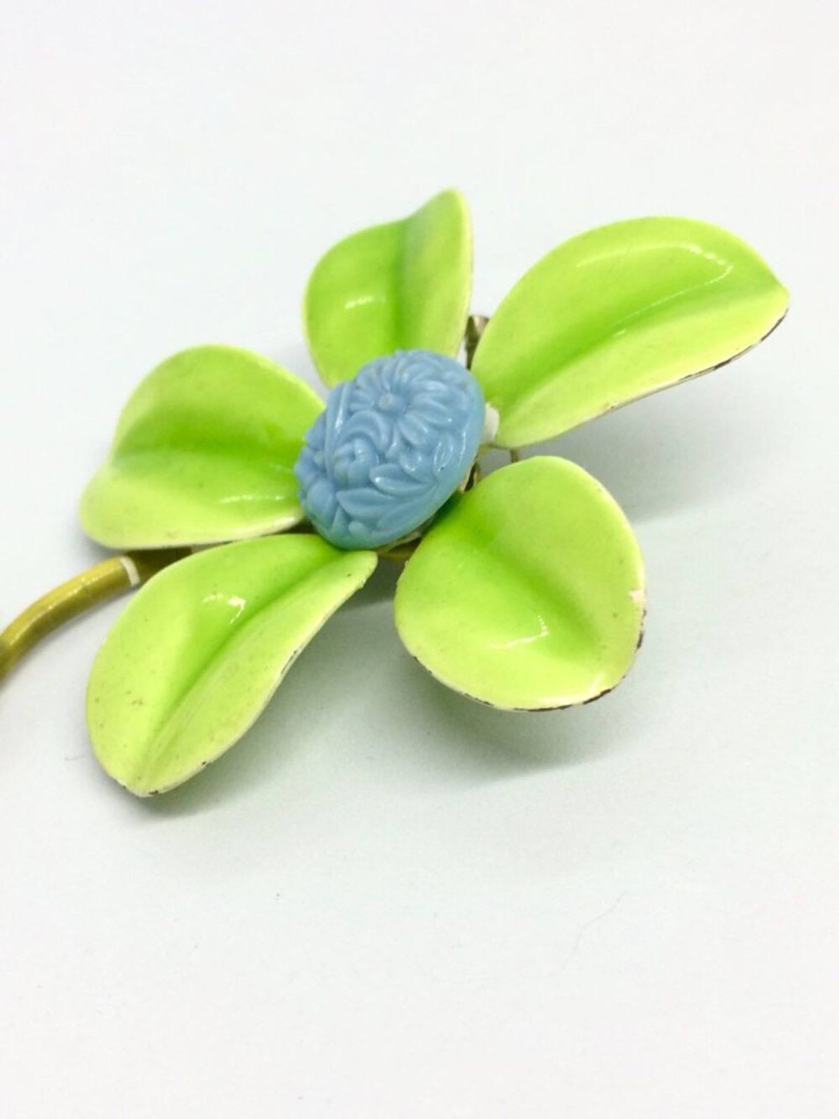 VINTAGE ENAMEL BROOCH Flower Lime Green Blue Molded Plastic Mod Pop Art 60s