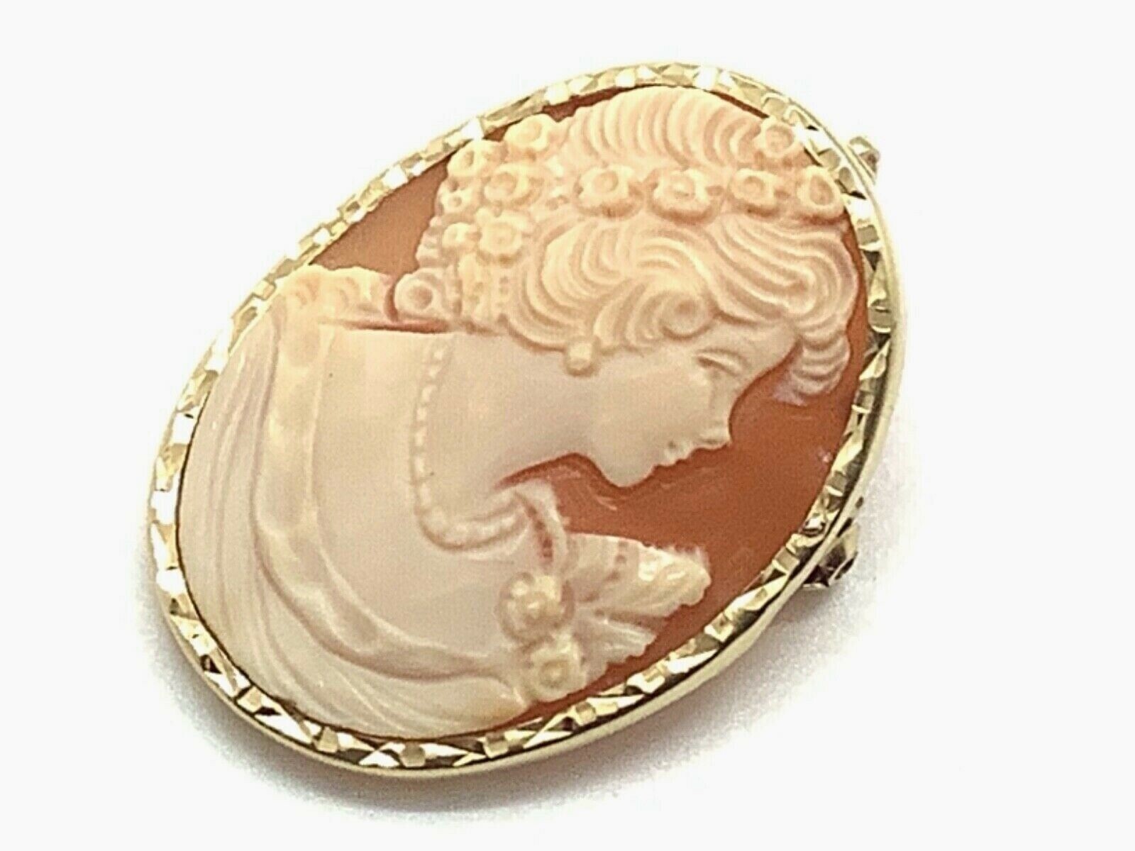14KT Yellow Gold Hand-Carved Right Facing Shell Cameo Pendant/Brooch, Signed Gm