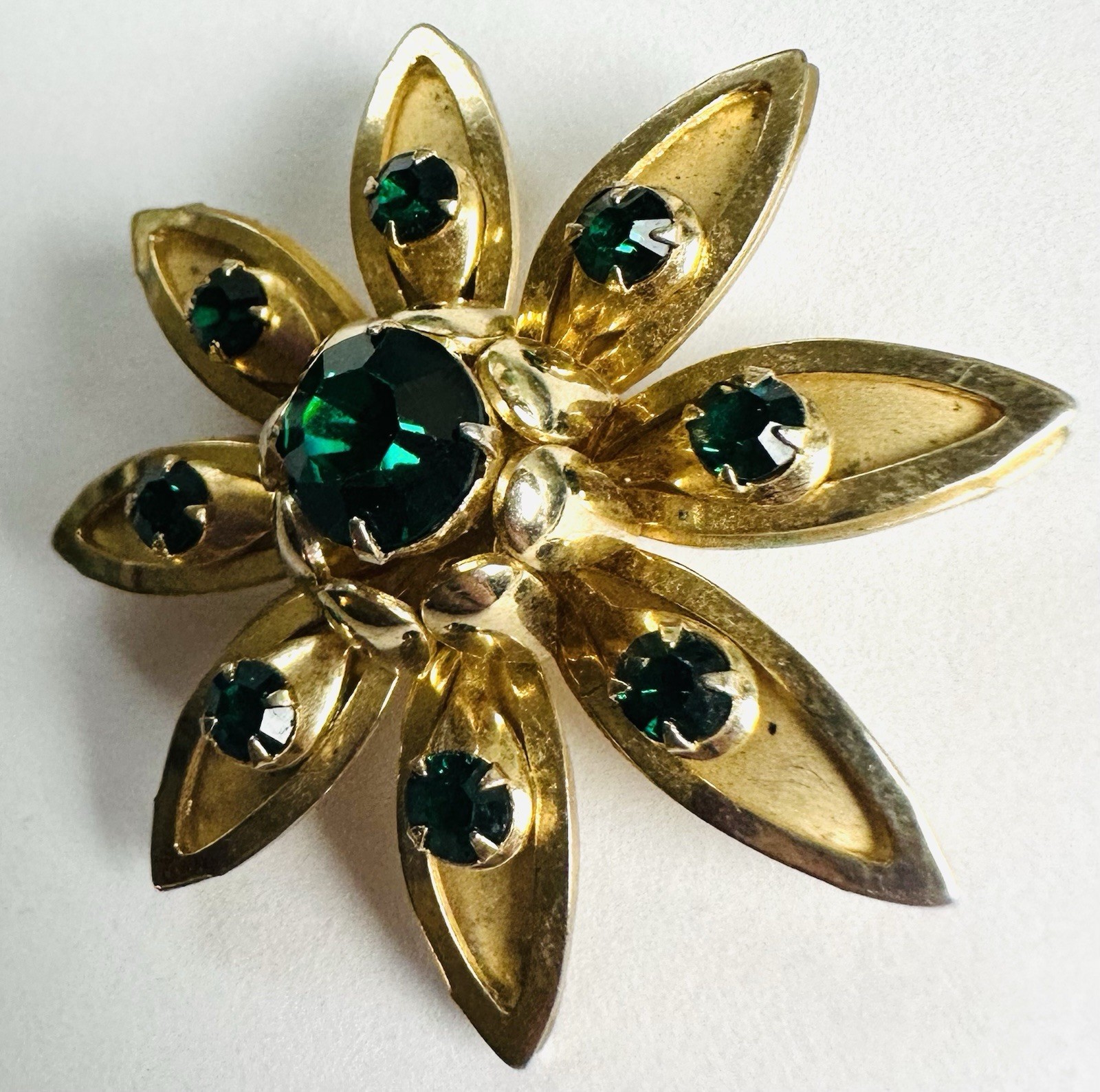 VTG Vivid Green Rhinestone Brooch Flower Pretty Rhinestones Gold Tone