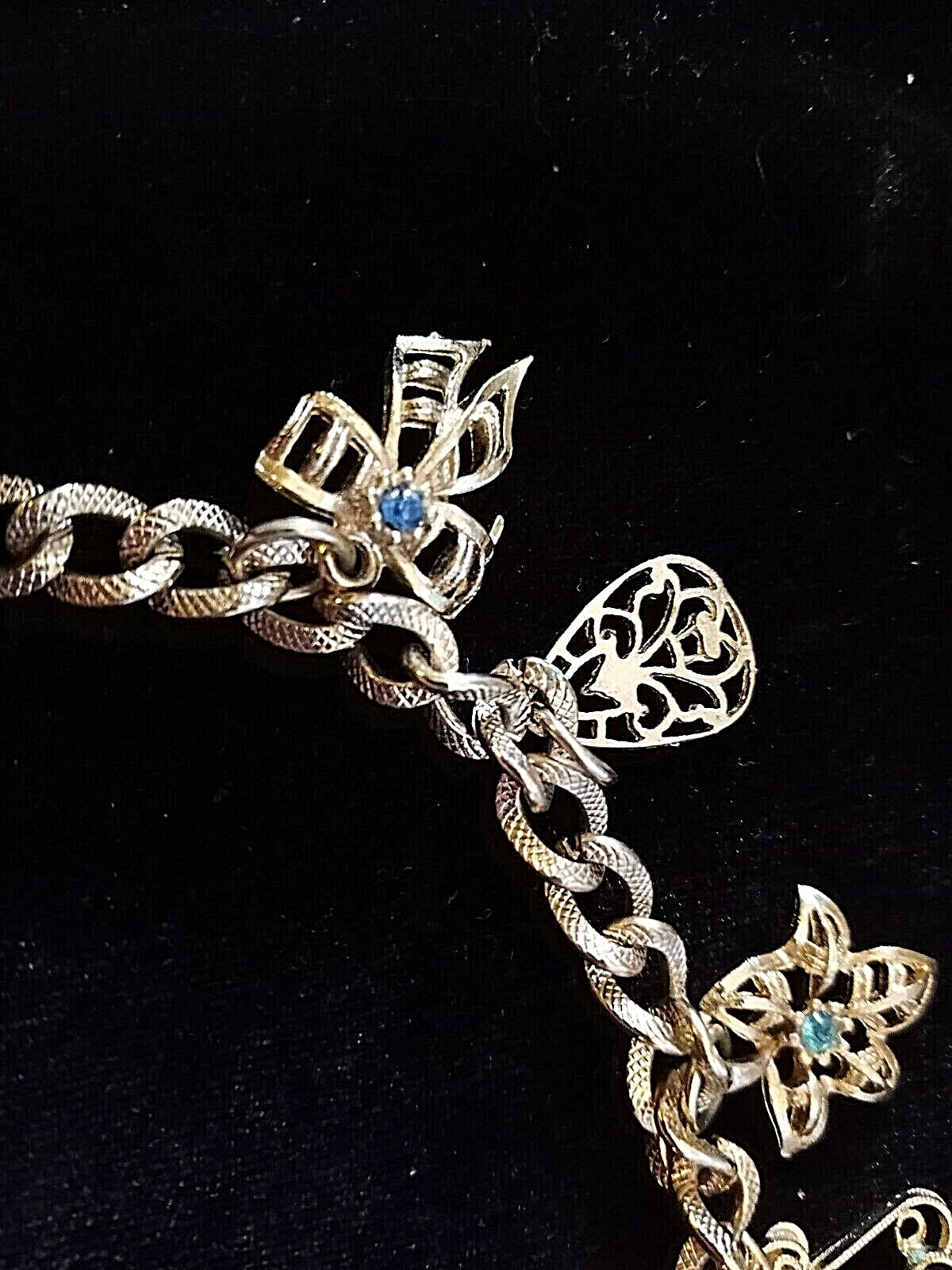 Vintage SILVER TONE SIZE 7″ Hearts and Flowers CHARM BRACELET