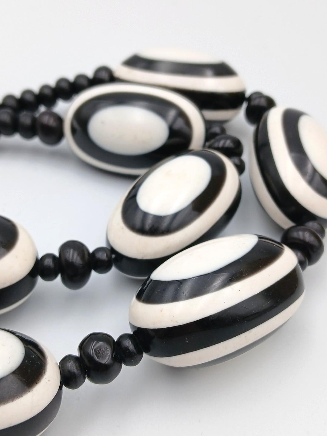 Vintage 60’s MOD Art Deco Black & White Chunky Bead Necklace 26″