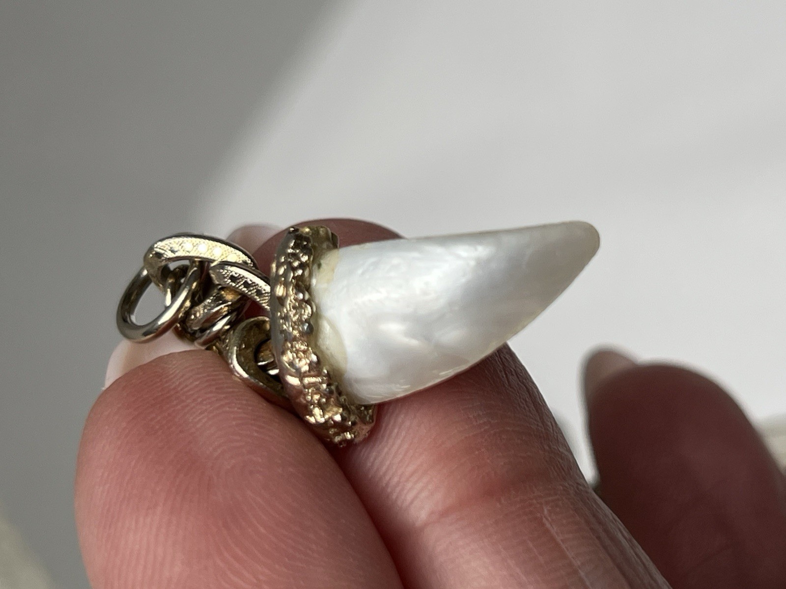 Vintage Coin Bracelet Acrylic Charms & Beads Gold Tone 6.5”