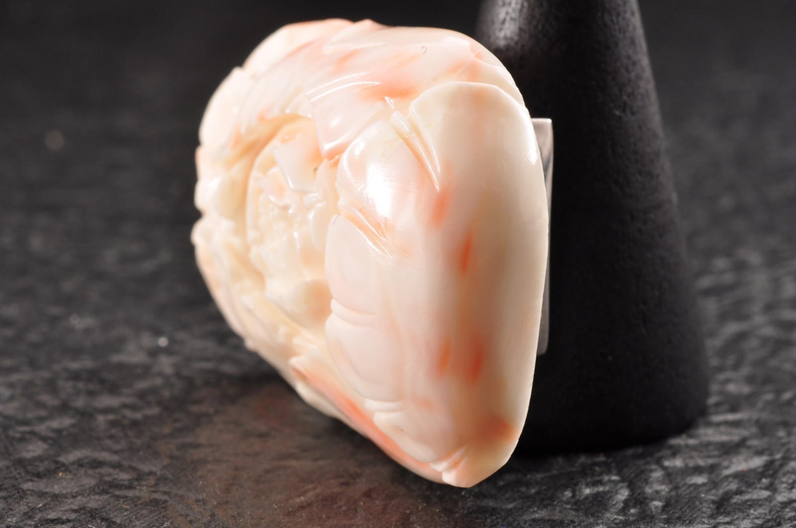 Angel skin coral OBIDOME “Peony” Certificate, (39mm (1.53in) total 135.5ct) box.
