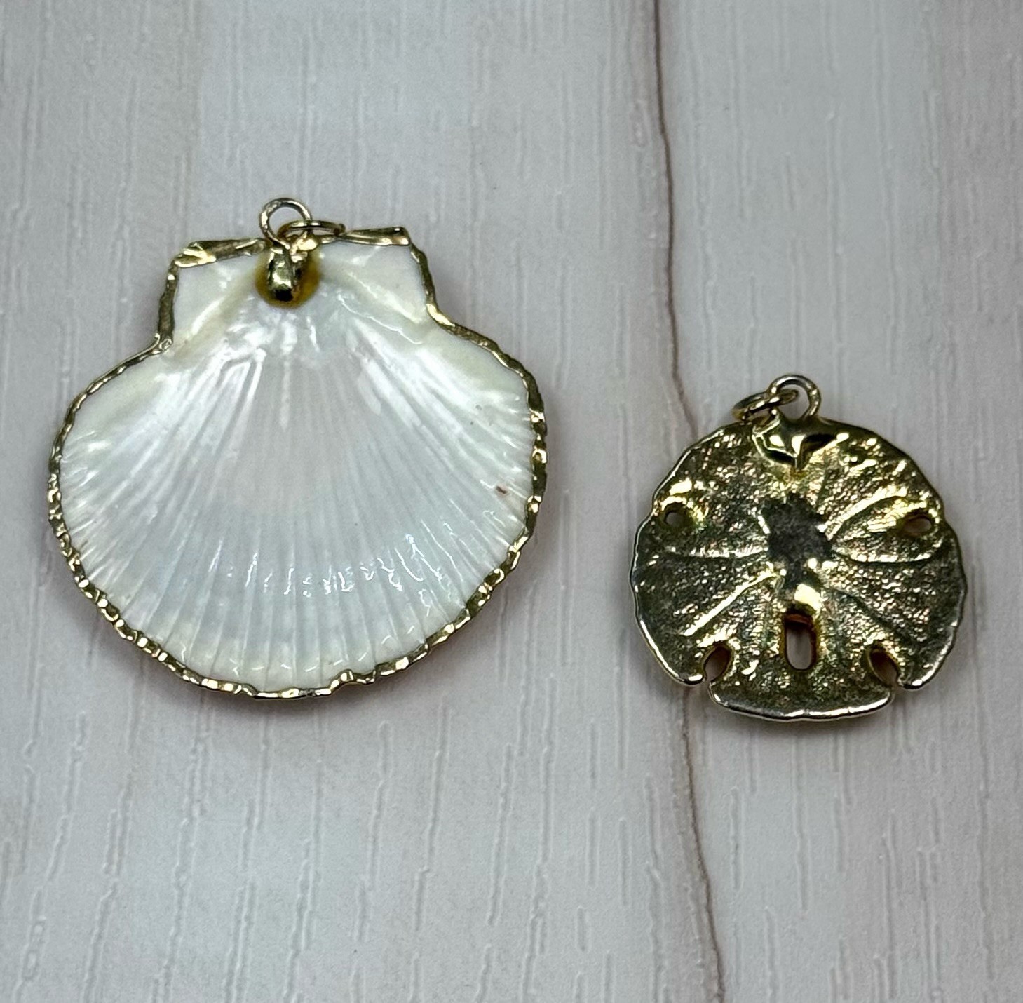 VTG 2pc Lot 1″-1.5″ Delicate Gold Dipped/Trim Real Shell & Sand Dollar PENDANTS