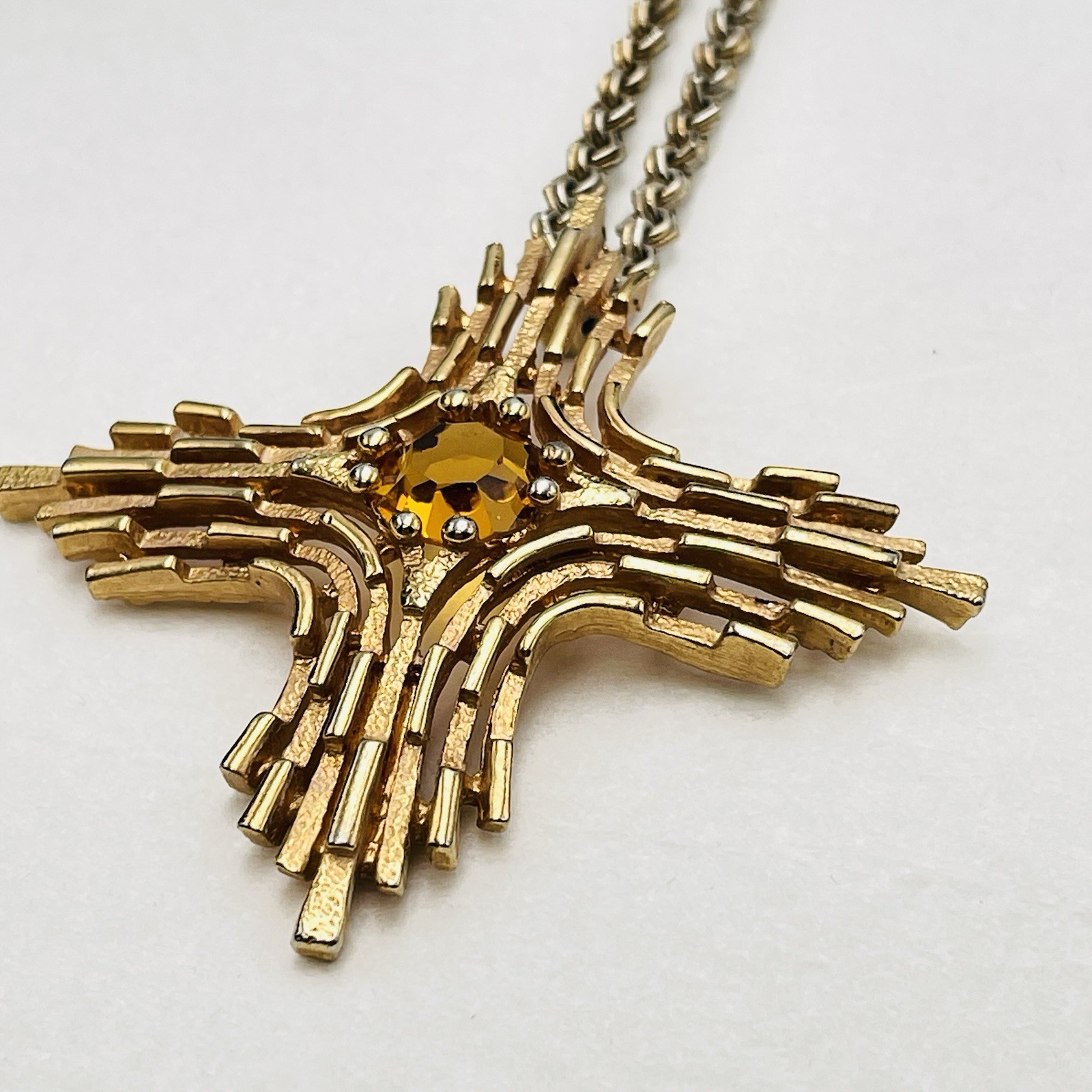 1978 Sarah Coventry Goldtone OMEGA Maltese Cross Rhinestone Pendant 24″ Necklace