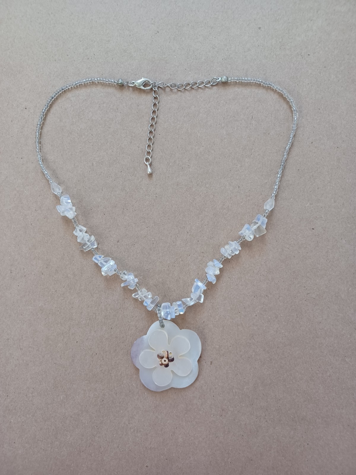Vintage 90’s Y2K Early 2000’s MOP Shell Flower & Opalite Glass Bead Necklace