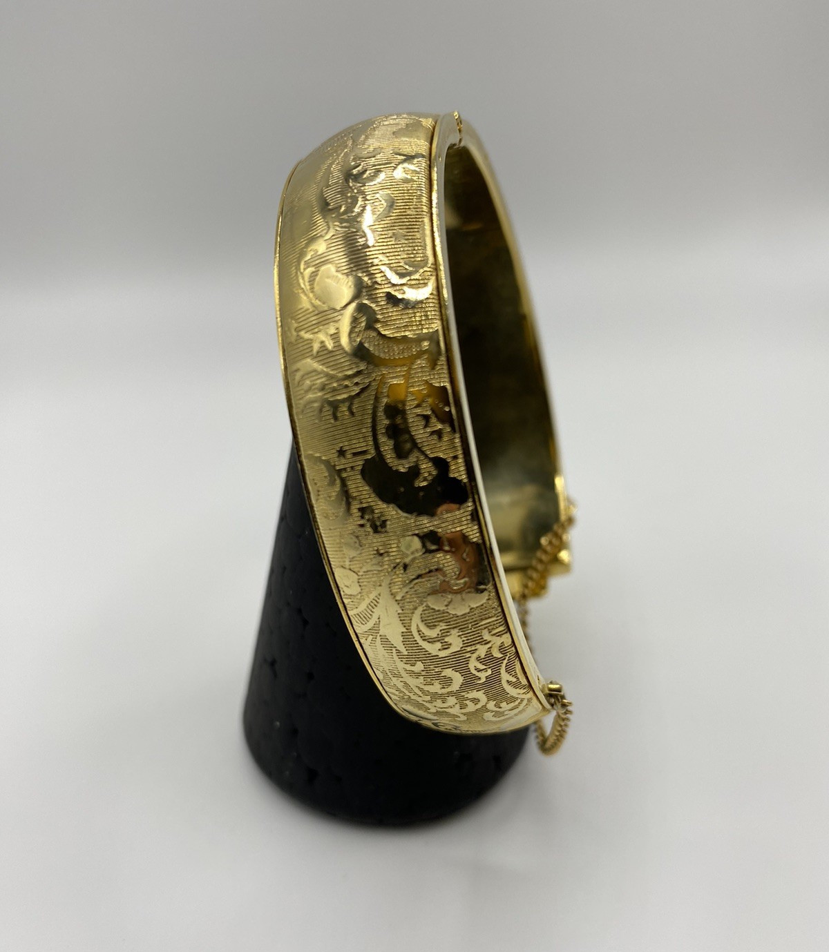 Hinge Bracelet Gold Tone Brocade Scroll Design Safety Chain Boho 2.3 x 2 in