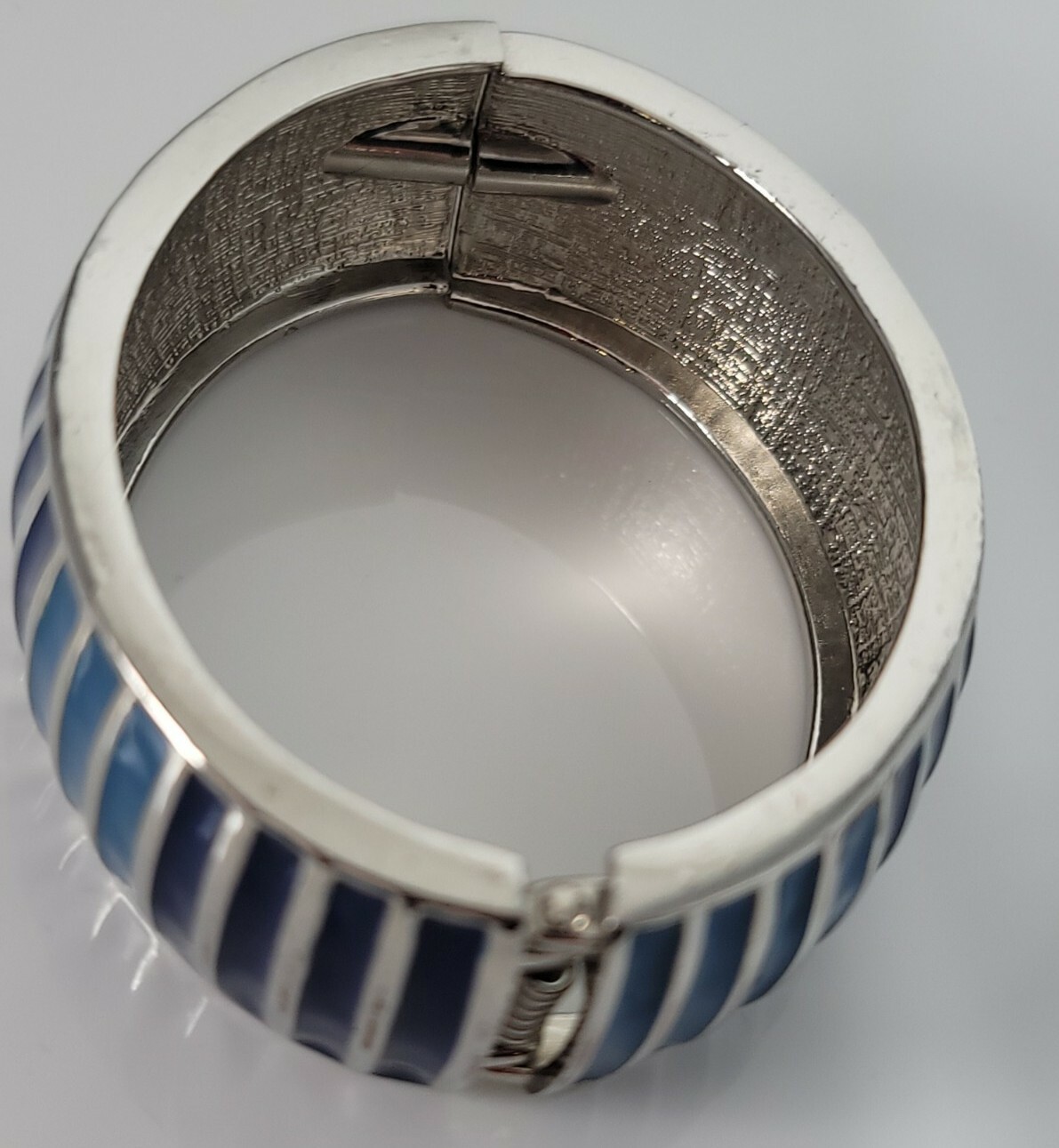 Vintage 6.5 ” Blue Tones Enamel On Silvertone Hinged Cuff Bracelet