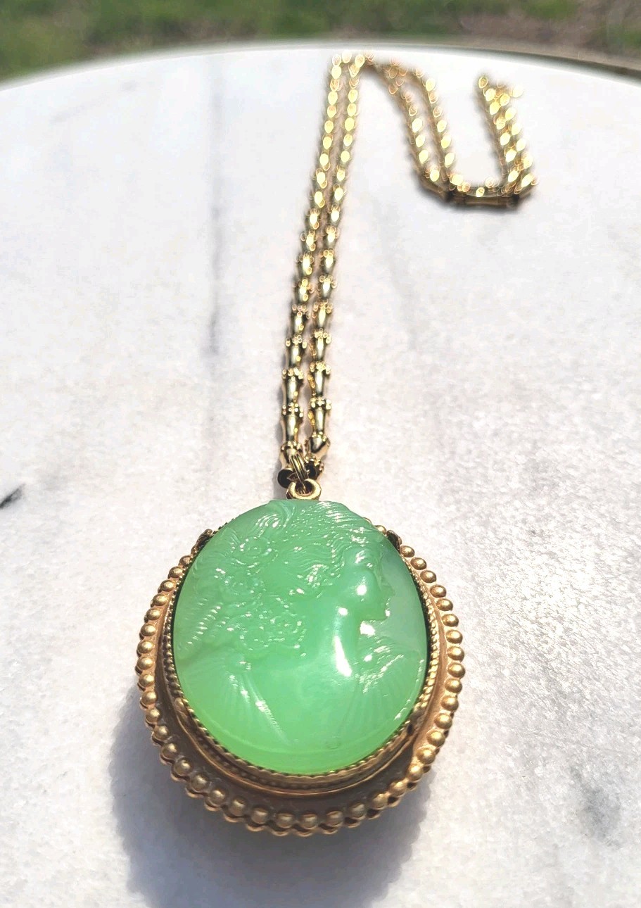 VINTAGE HASKELL 2 LADY CAMEO’S URANIUM GLASS PENDANT MONET BAMBOO NECKLACE OOAK