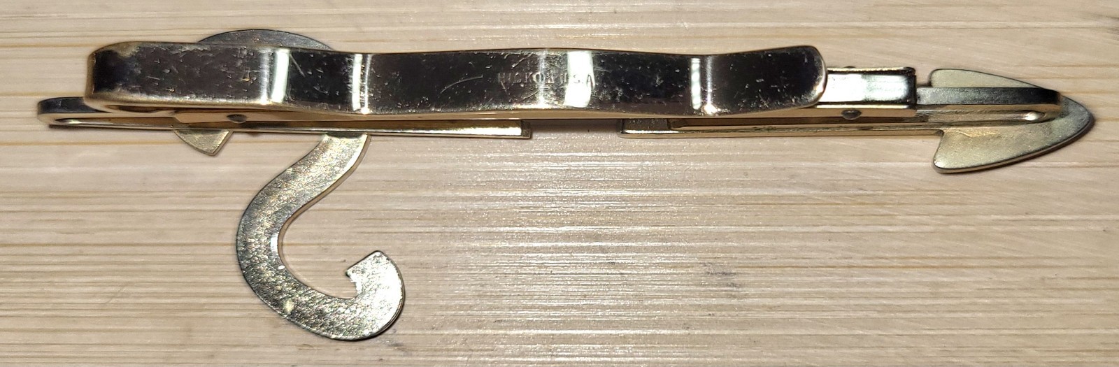 HICKOK USA Goldtone Letter S Expanding Tie Clasp 3″ To 4″ Long Signed Great Cond