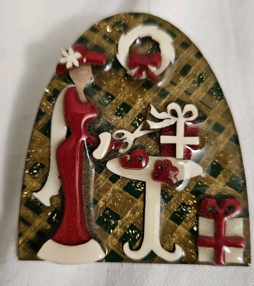 HTF Ultra Rare Lucinda Pin Vtg Christmas, Red Hat, Early Logo Label, Gifts