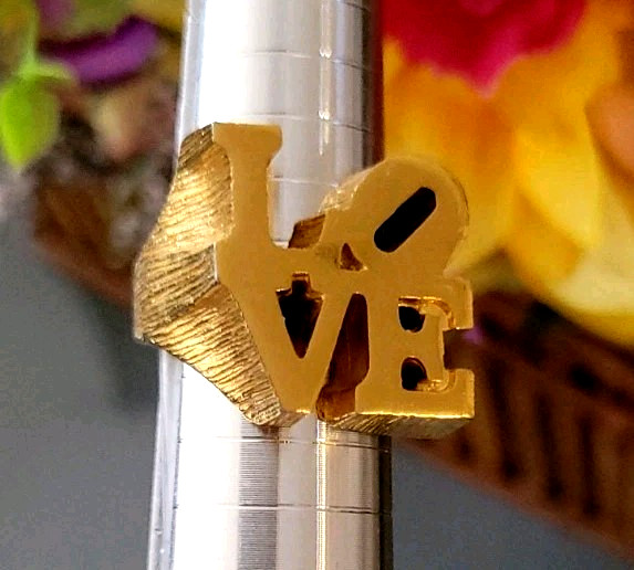 Robert Indiana LOVE Ring Design Pop Art Goldtone Over Brass Size 7.25 Vintage
