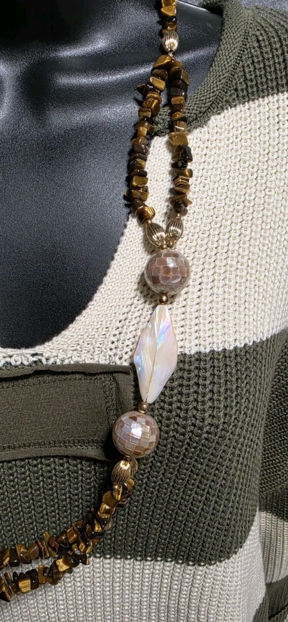 Inlaid Shell Parrot, Tigers Eye nugget bead necklace and bracelet set.