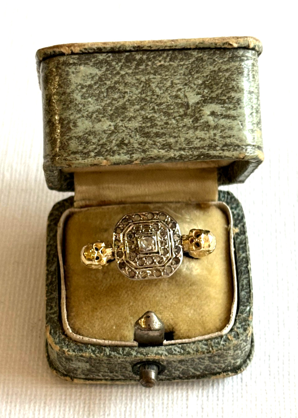 Ant. Victorian Memento Mori Skulls Solid Gold 18k Rose cut Diamonds Ring