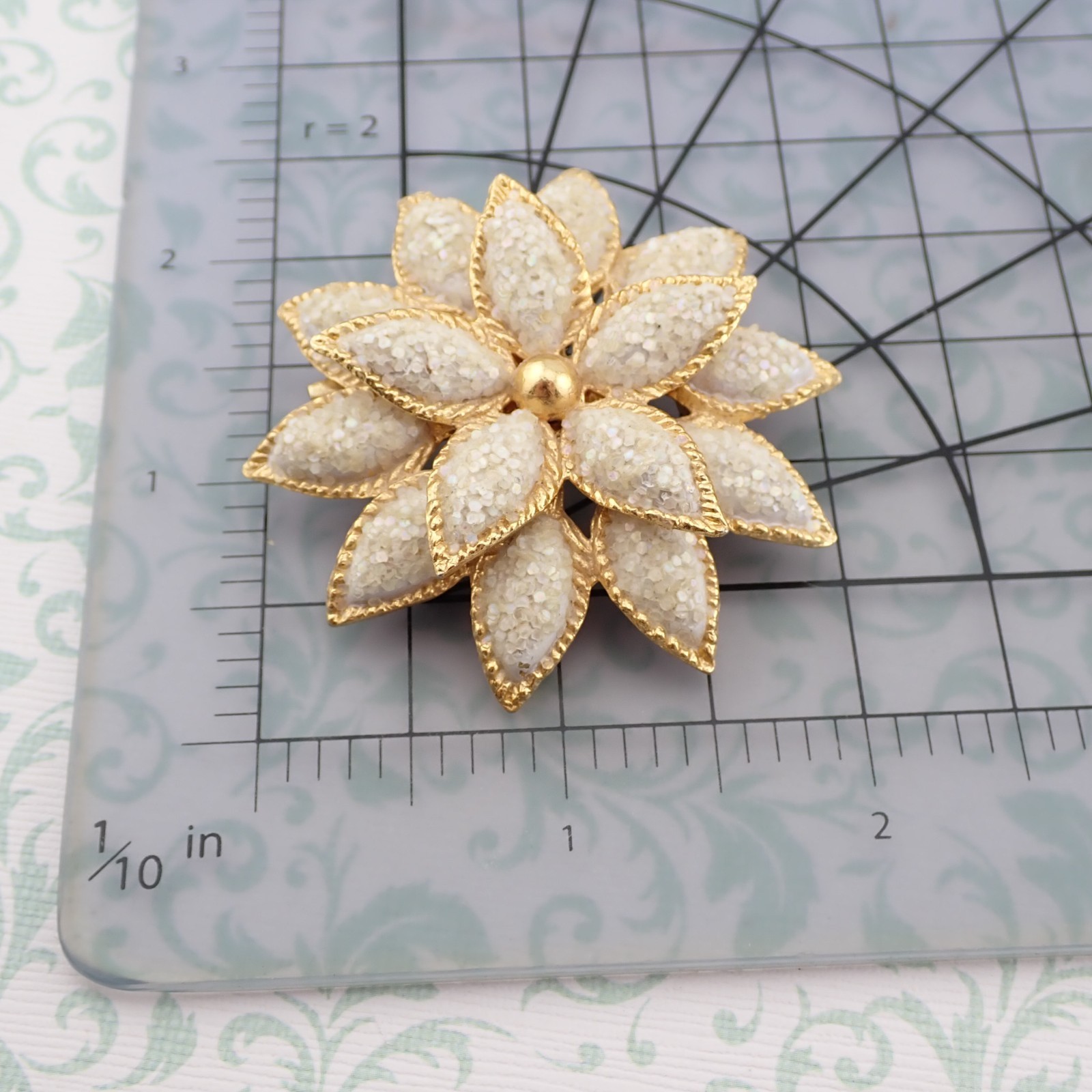 Vintage Cream Mosaic Glitter Layered Flower Gold Tone Pin Brooch