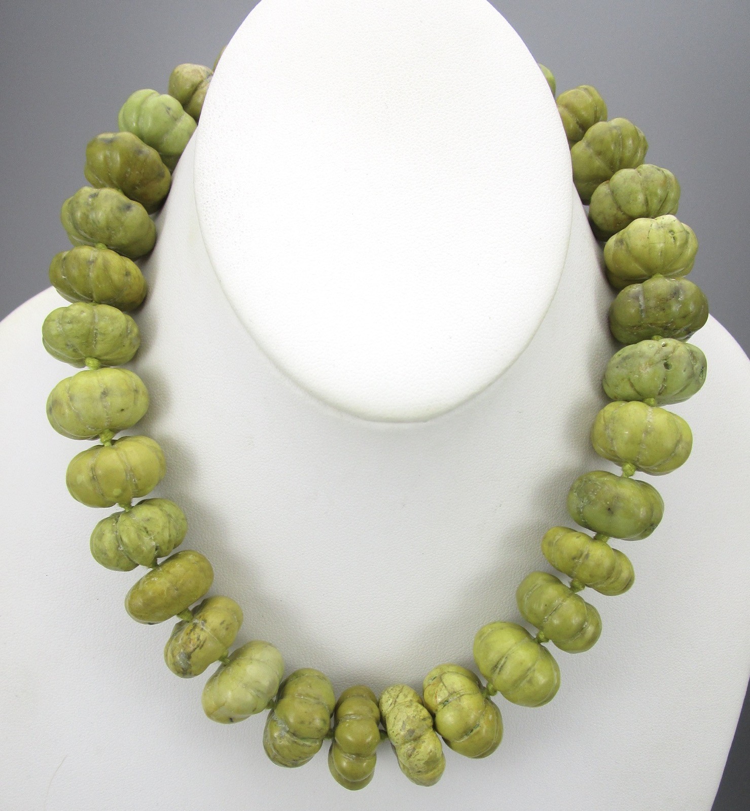 BEAUTIFUL DIAN MALOUF STERLING GREEN MELLON STONE “PUMPKIN” BEAD NECKLACE
