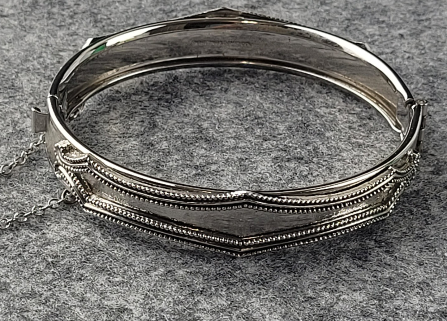 Vintage Whiting Davis Hinged Bangle Bracelet Silver Tone with Safety Clasp 6.5″