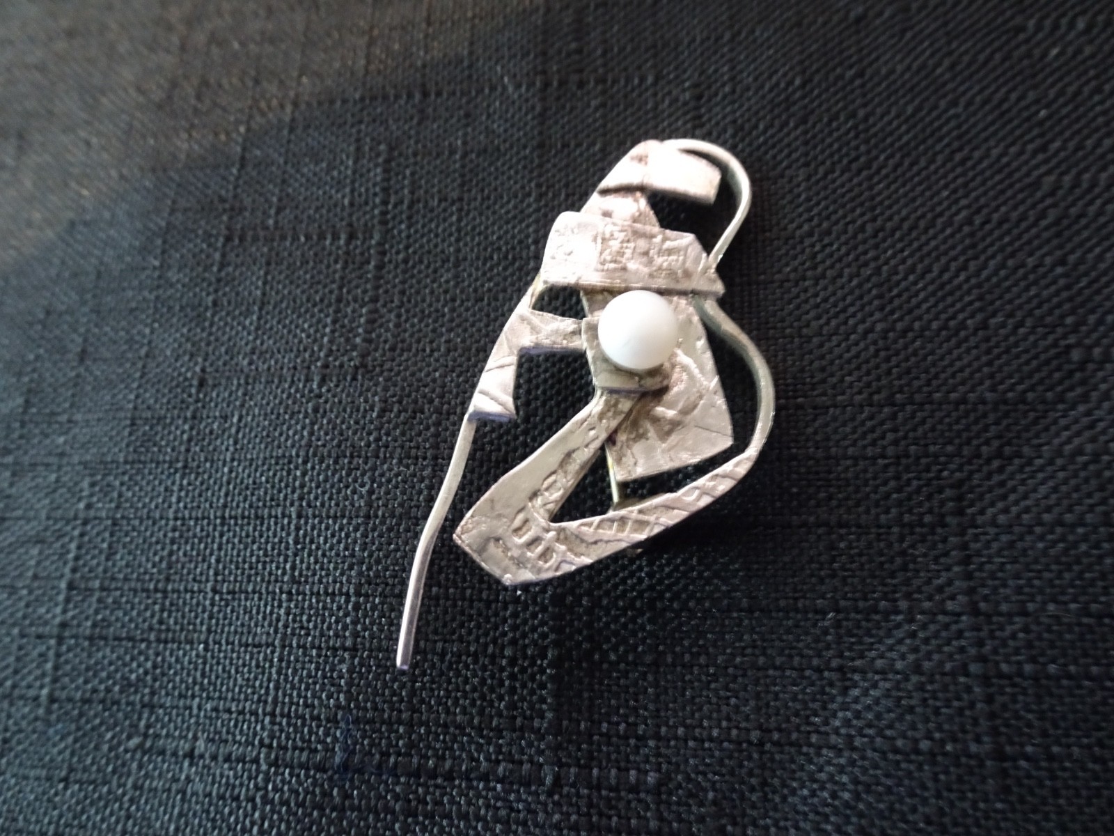 #621-VINTAGE STERLING SILVER VERY DIFFERENT PIN-925-