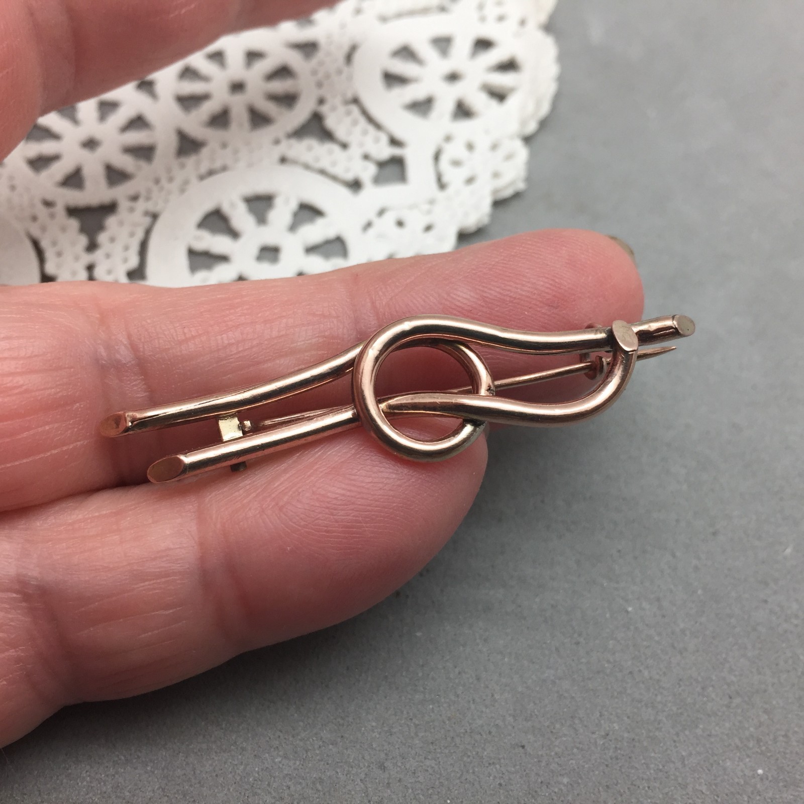 Antique Victorian Love Knot Brooch Pin Rose Gold Filled 2″ Unmarked “C” Closure