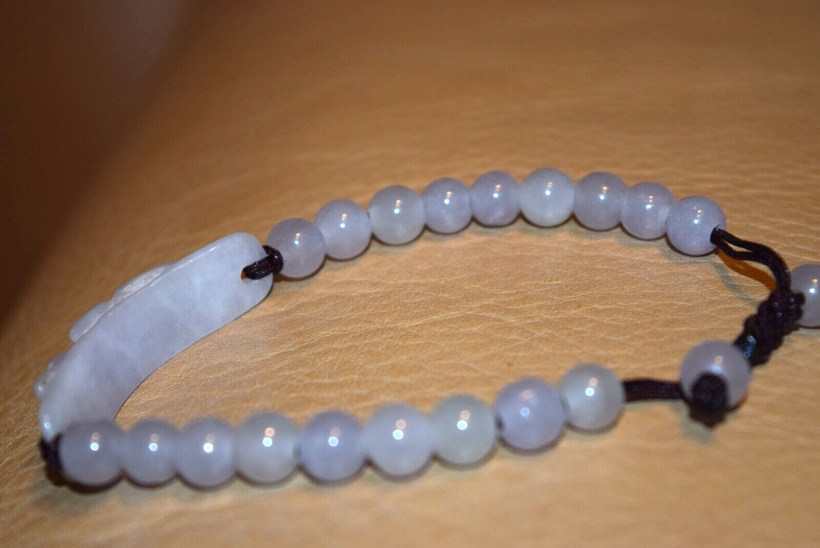 jade vintage women’s bracelet , very light lavender color, great pre-owned