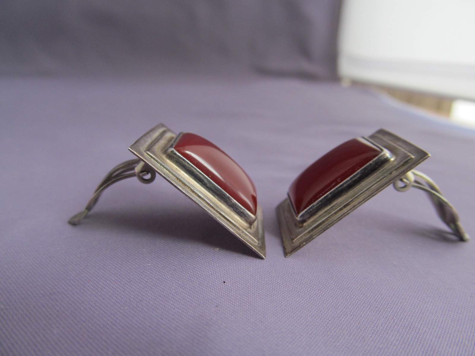 VINTAGE LARGE AKR AMY KAHN RUSSELL 3D CABOCHON CARNELIAN RECTANGLE CLIP EARRINGS