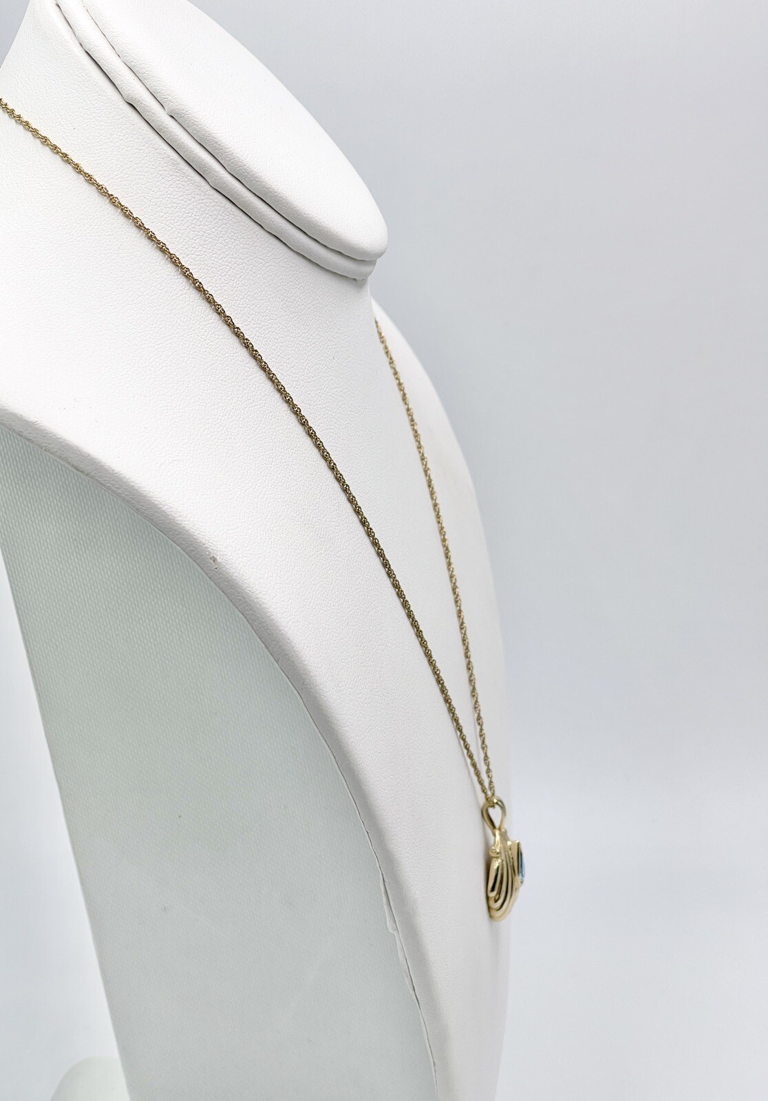 Vintage Roman Brand Necklace Gold Tone Shell Shaped Pendant Blue Glass Stone