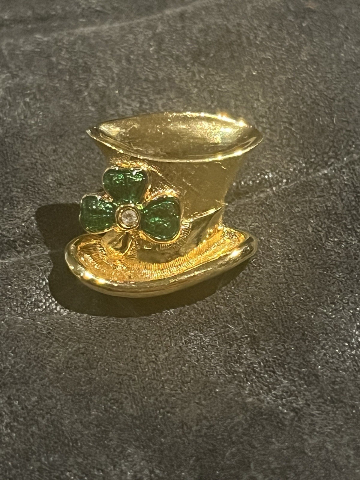 Vintage Avon Gold Tone Leprechaun Hat Pin With Green Enameled Shamrock