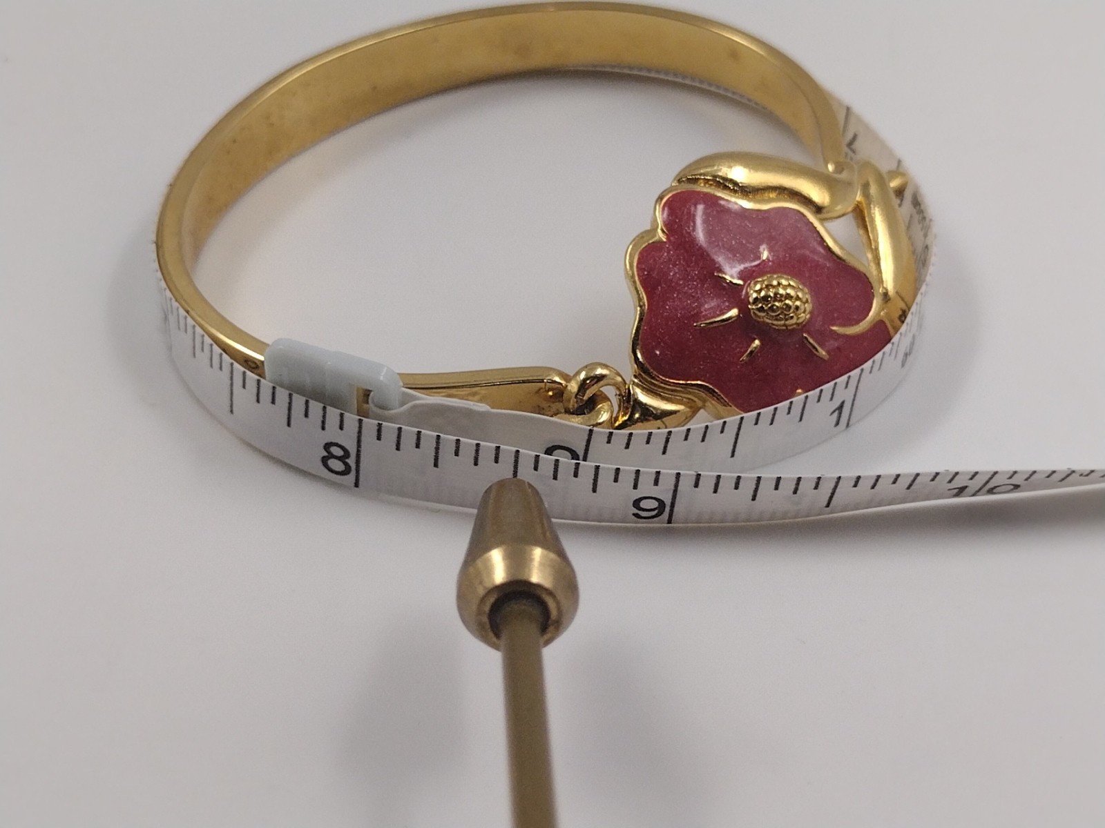 Unbranded Gold Tone Bracelet With Pink Enamel Flower Hook Closure About 8 1/2 In