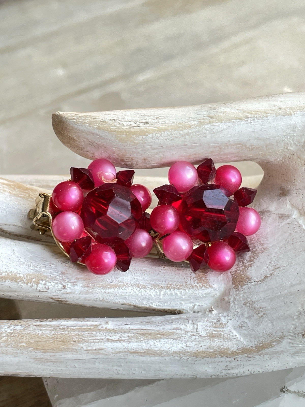 VTG Lisner Fuchsia Pink Bead Red AB Cluster Clip On Midcentury Earrings