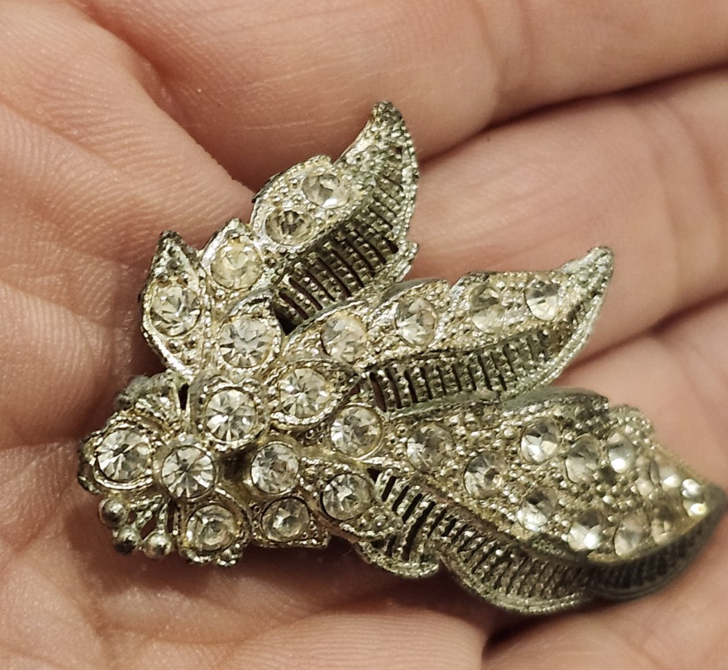 Vintage Art Deco Dress Clip – Silver Tone w/ Rhinestones & Filigree 2″ x 1.5″