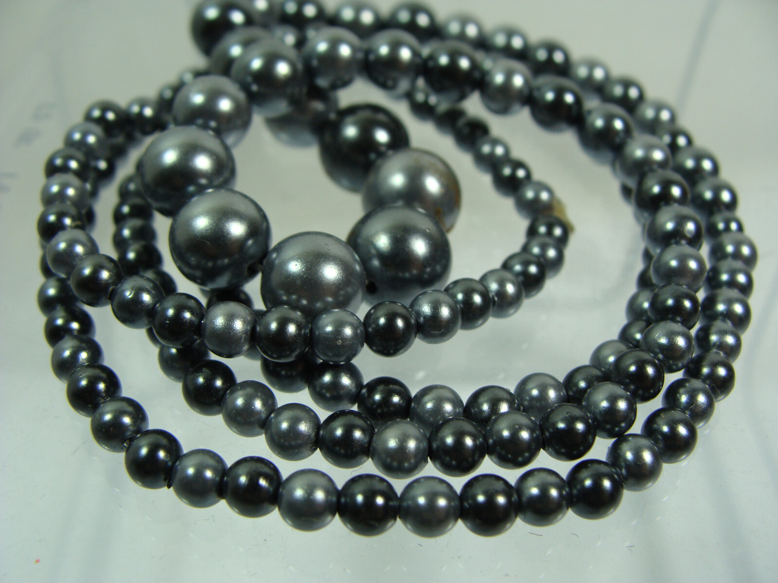 Vtg 2 Tone Gray Faux Pearls Hand Knot Tied Graduating String 27″ Long Necklace