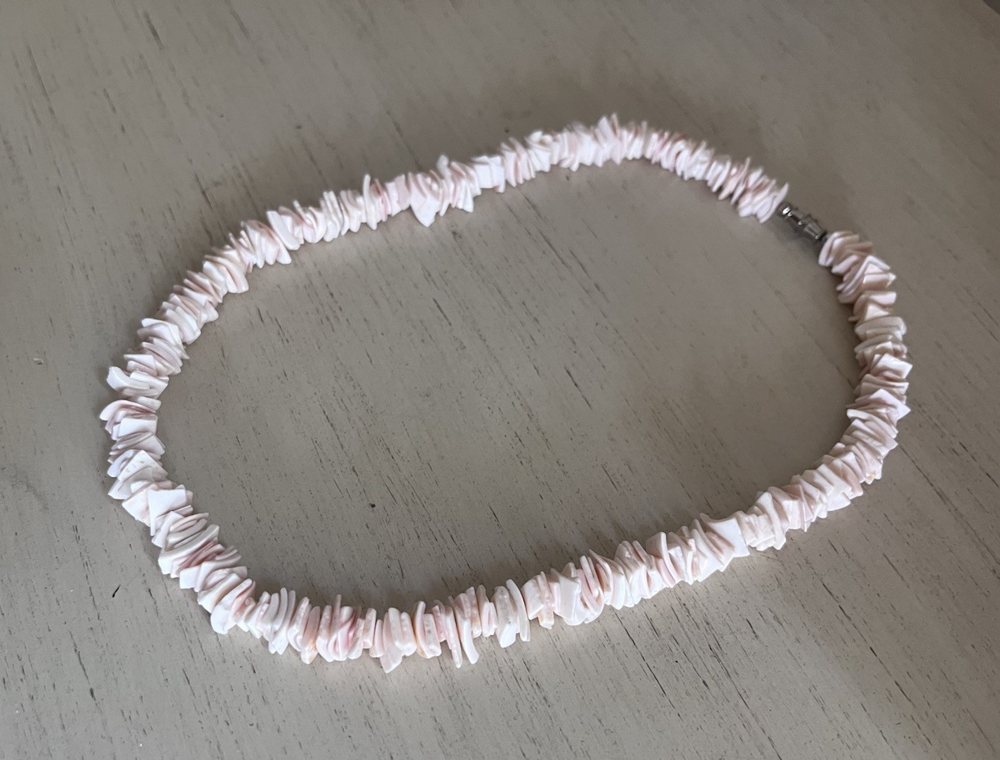 Vintage 1980’s Puka Shell Chip Beaded Blush Peach 18” Collar Necklace Boho Beach