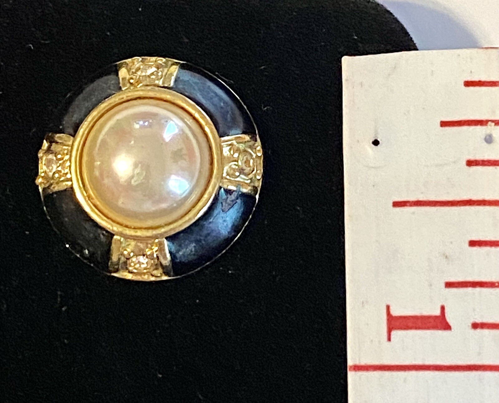 Vtg Gold Tone Roman Chunky Faux Pearl Black Enamel Pierced Earrings About 1” Dia
