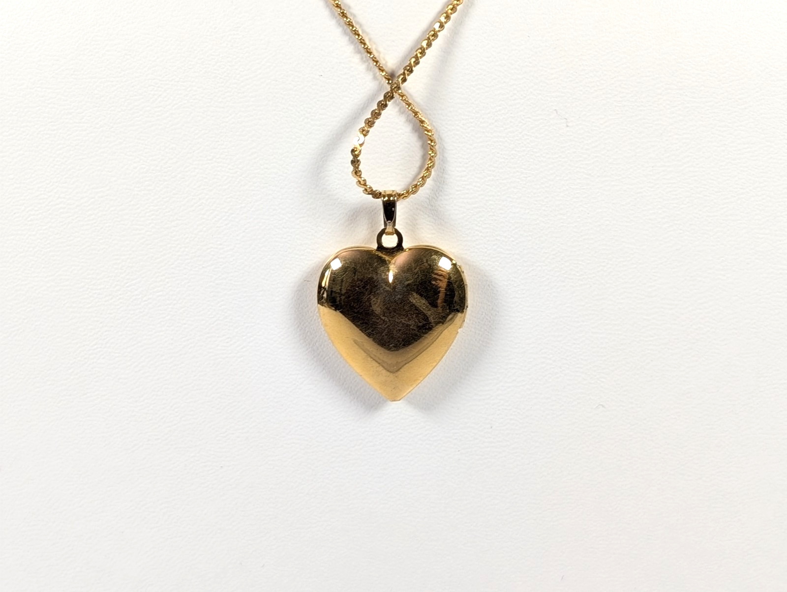 Vtg Gold Tone Double Heart Etched Locket Pendant Necklace 1980s