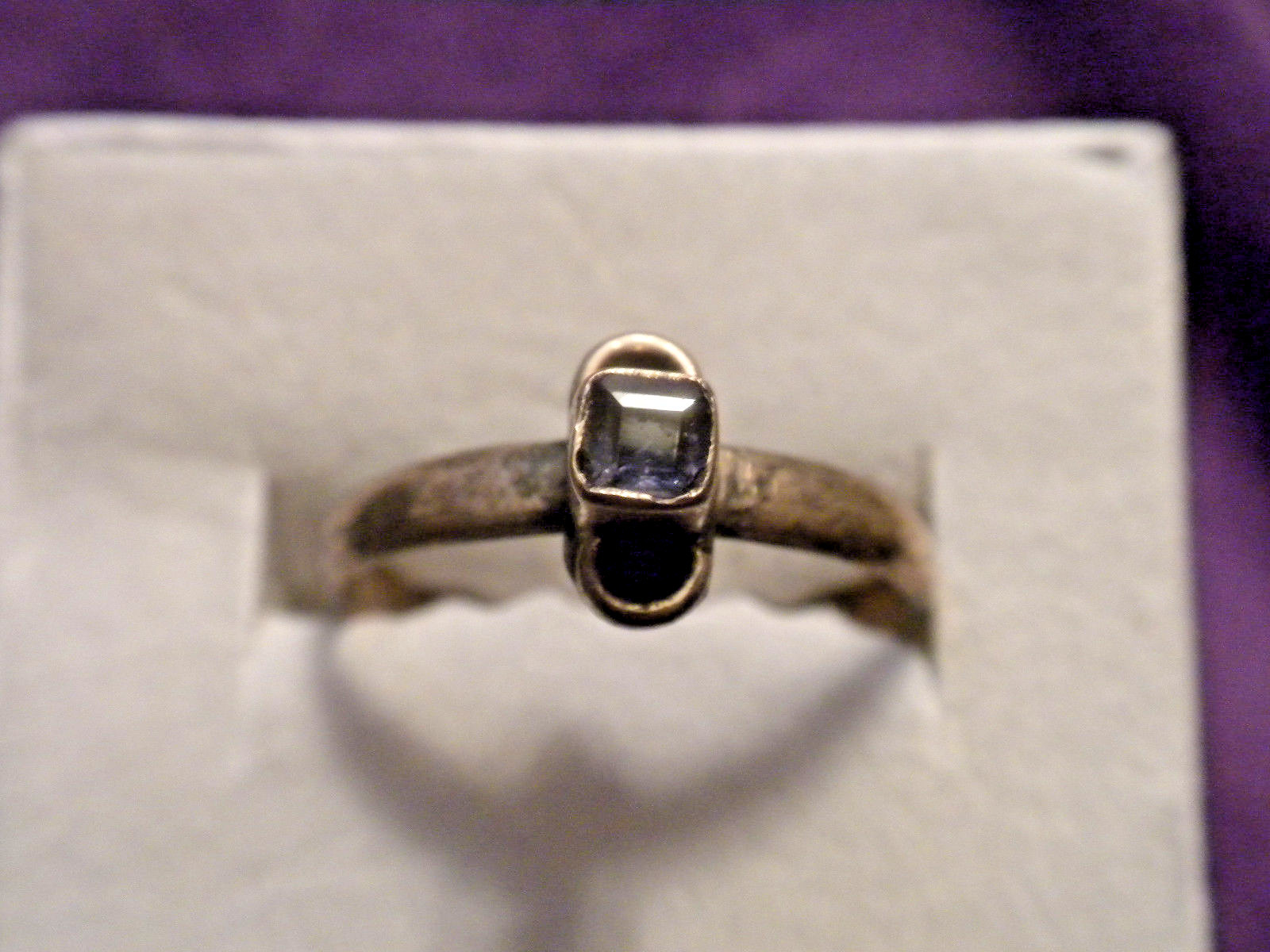 SWEET PETITE IOLITE AND 925 STERLING SILVER RING SZE 6.25 full