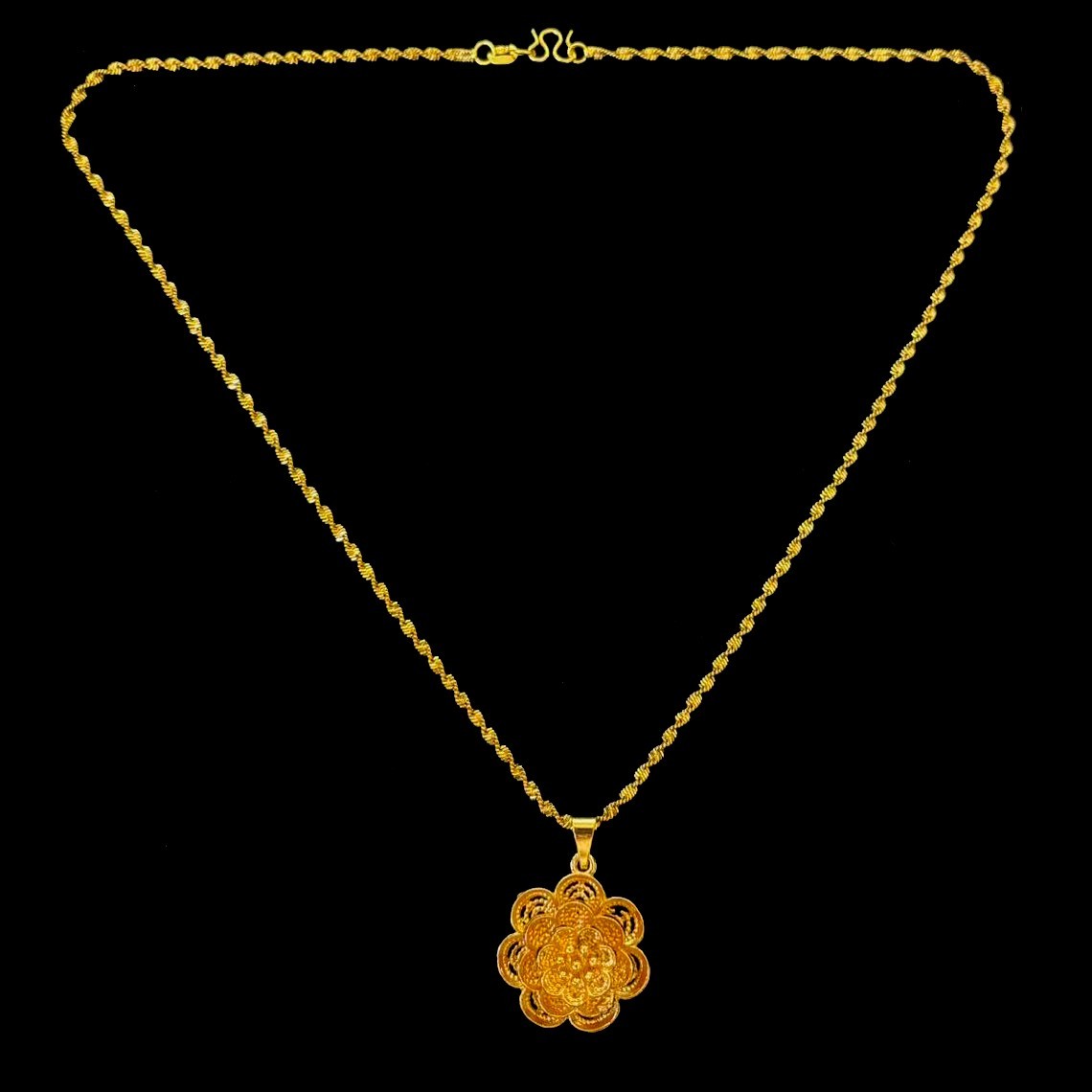 VTG Flower Hollowed-out Gold-plated (NOT SURE) Pendant Necklace, marked ‘999’
