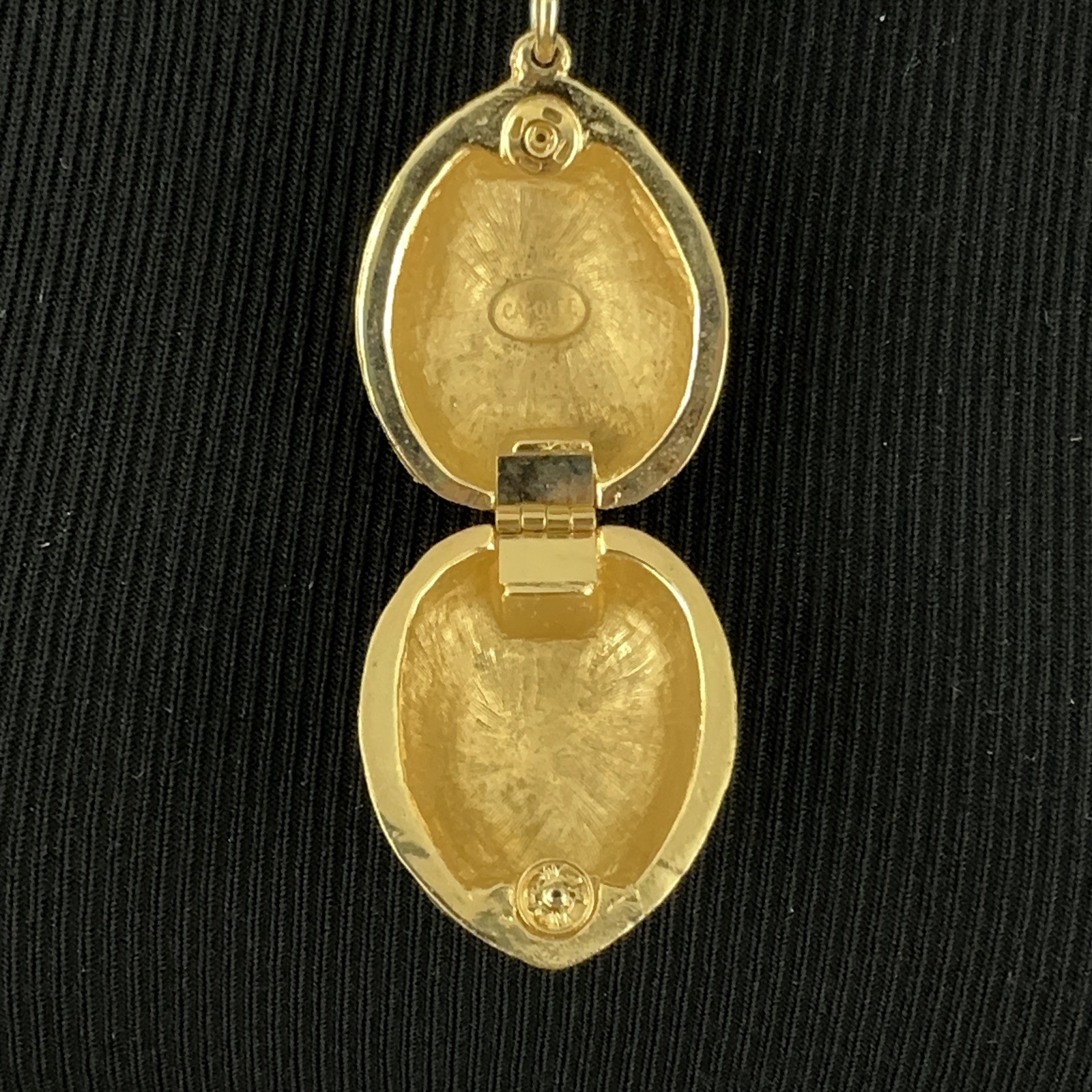 CAROLEE walnut locket necklace – 36.5″ gold-tone wheat chain chunky HTF pendant