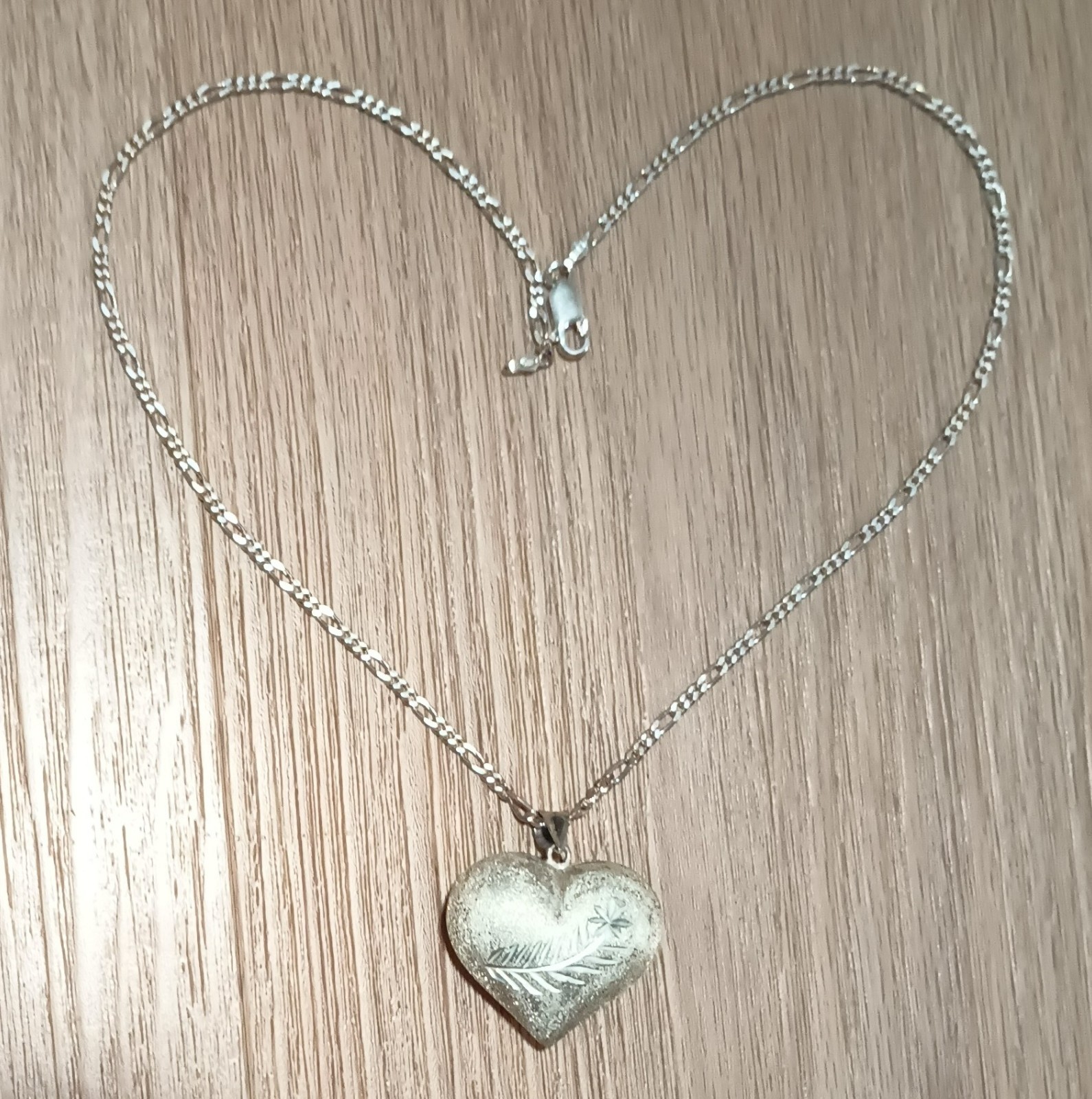 Vtg Sterling Silver Floral Etched Puffy Heart Necklace 19 3/4″