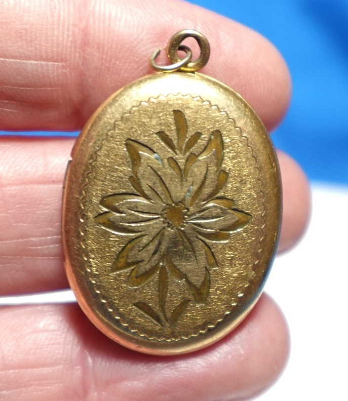 GOLD FILLED VINTAGE OVAL LOCKET SINGLE FLOWER 20 X 28 MM 5.3 GRAMS J-695