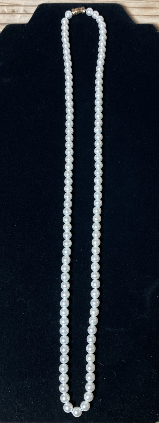 Vintage Pearl Necklaces And Braclet Lot White And Gray Pearls Gold Tone Clasps