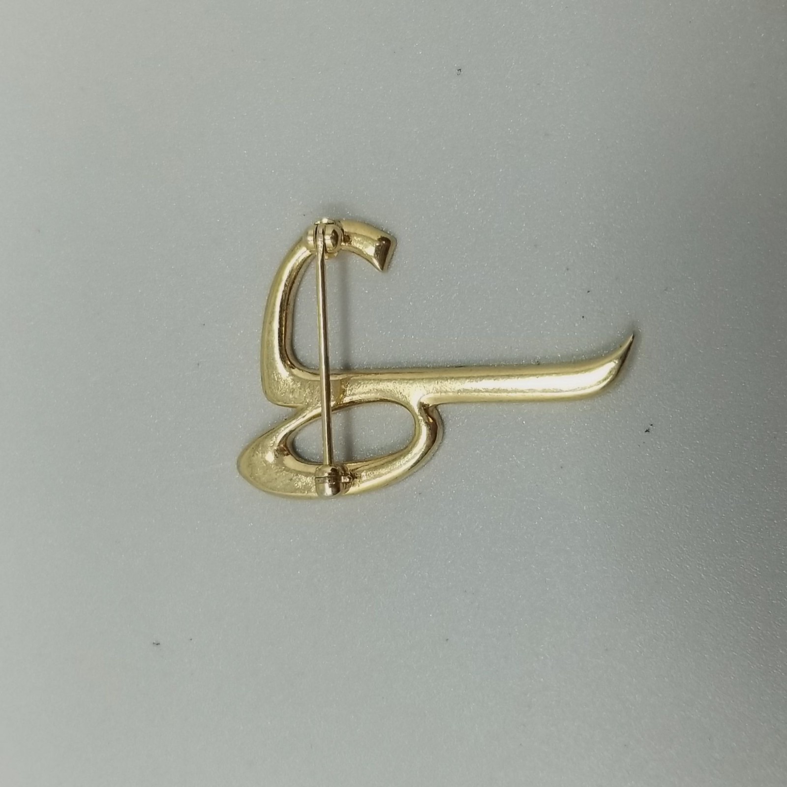 Vintage Letter P or D Monogram Brooch Gold Tone Letter Initial Lapel Pin